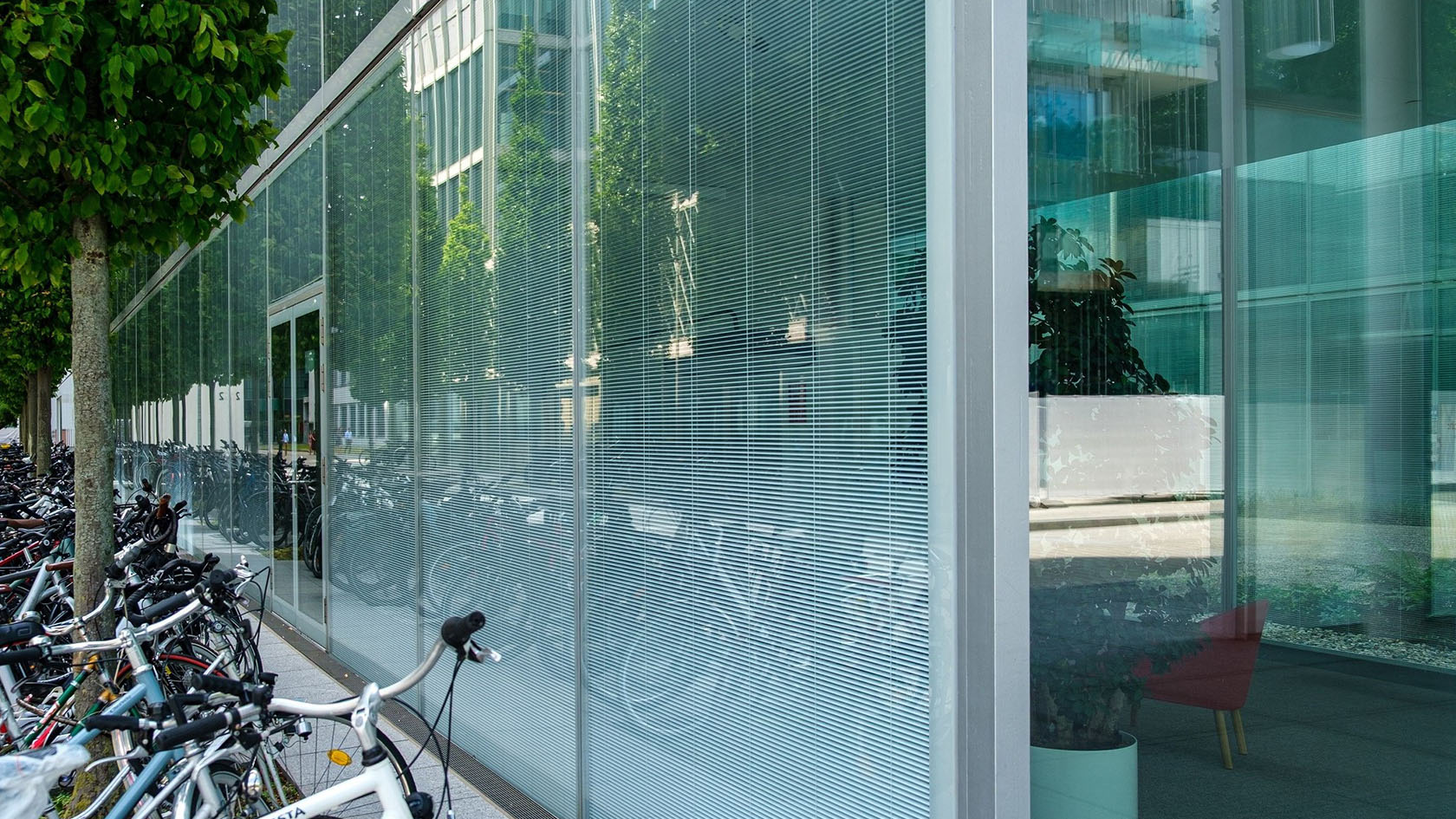 Verwaltungsgebaeude in Basel Detailansicht des Interial Systems