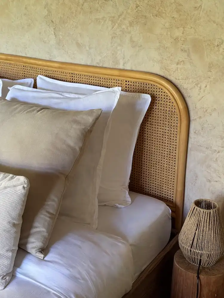 Cette cabane dans les arbres avec jacuzzi, sera parfaite pour une nuit insolite en amoureux entre Alpes et Provence, dans le parc des Baronnies Provençales.