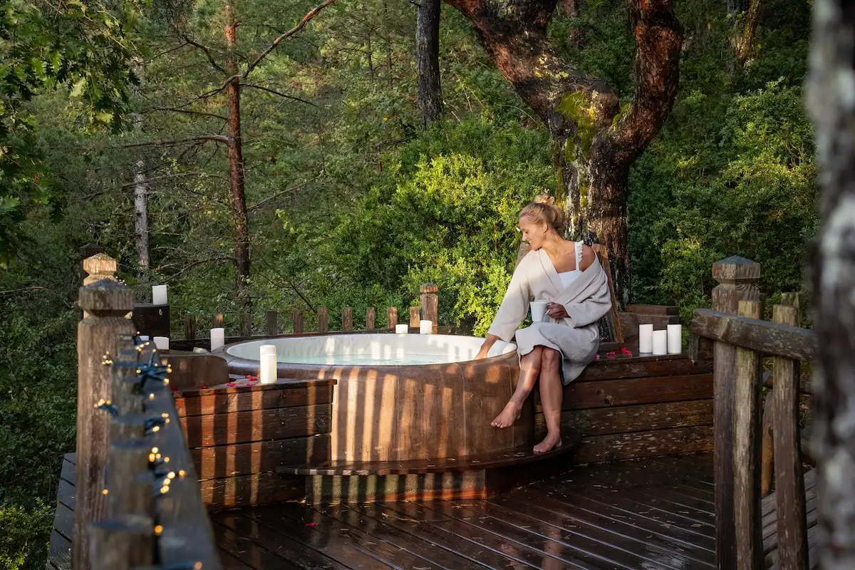 Explorez les environs et trouvez une idée cadeau couple originale, idéal pour parfaire une nuit insolite en amoureux dans le parc des Baronnies Provençales, en PACA, dans les Hautes-Alpes.