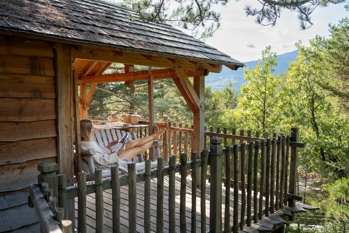 Profitez d’un week-end romantique lors de votre nuit insolite en amoureux dans notre hôtel insolite.