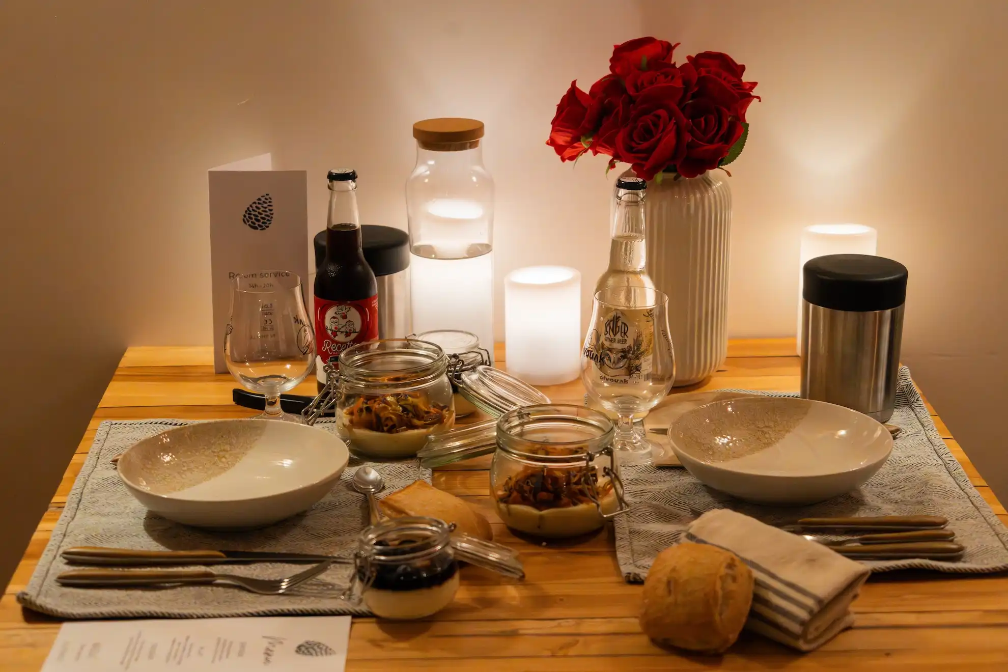 Profitez d’un week-end romantique lors de votre nuit insolite en amoureux dans notre hôtel insolite.