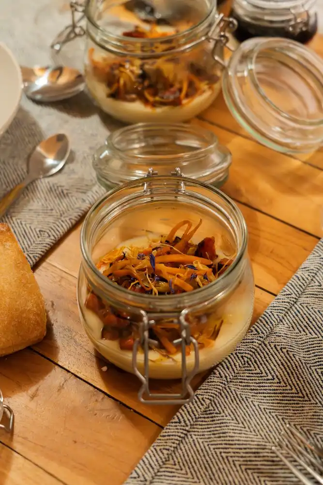 Profitez de votre chambre avec jacuzzi privatif lors de votre week-end en amoureux dans notre écolodge en PACA.