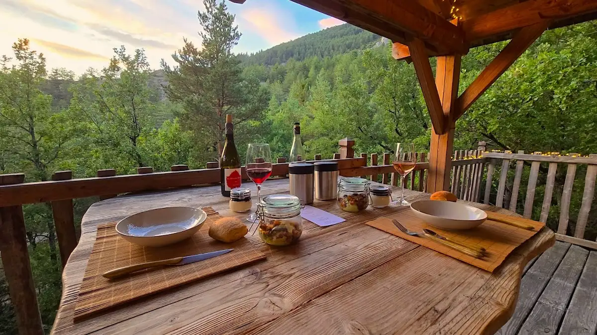 Un week-end en amoureux parfait dans l’une de nos cabane dans les arbres en PACA