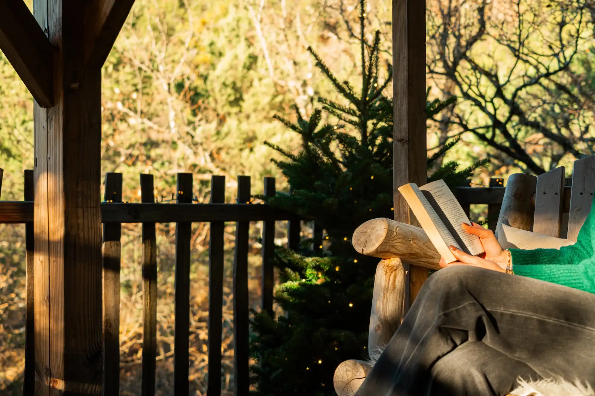 Entre Alpes et Provence, dans les Hautes-Alpes, profitez de votre logement insolite avec spa privatif pour une nuit en amoureux inoubliable.