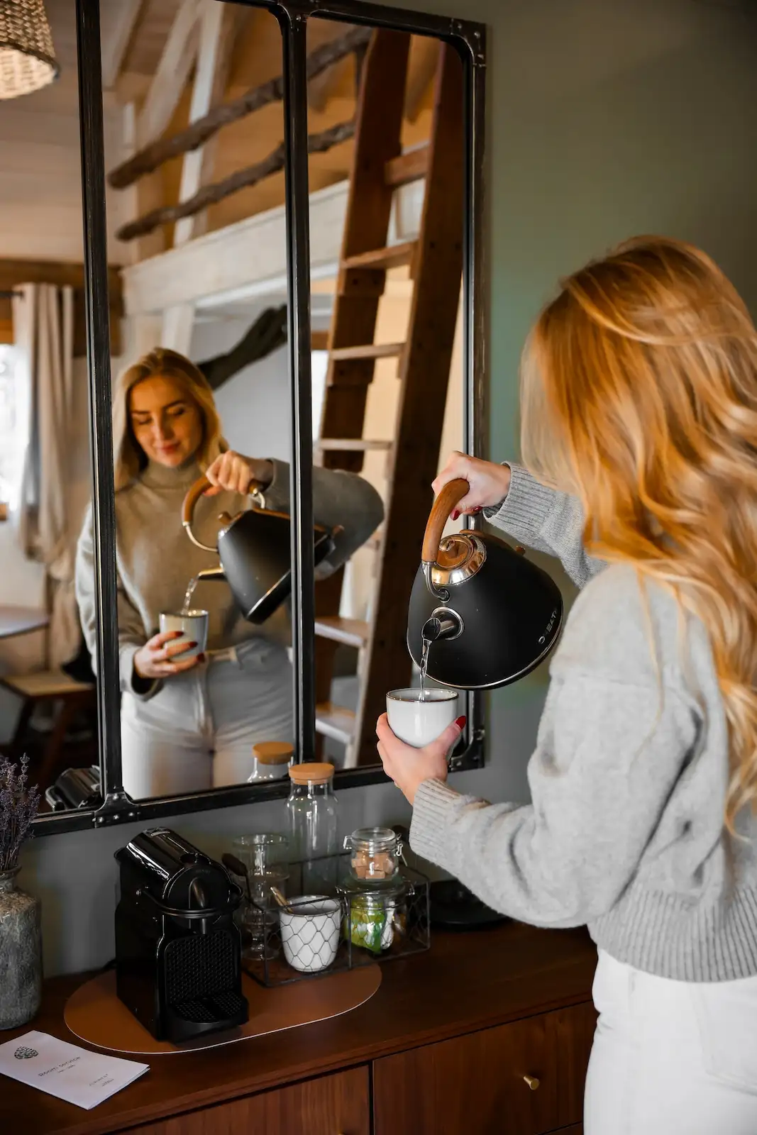 Profitez de votre chambre avec jacuzzi privatif lors de votre week-end en amoureux dans notre écolodge en PACA.