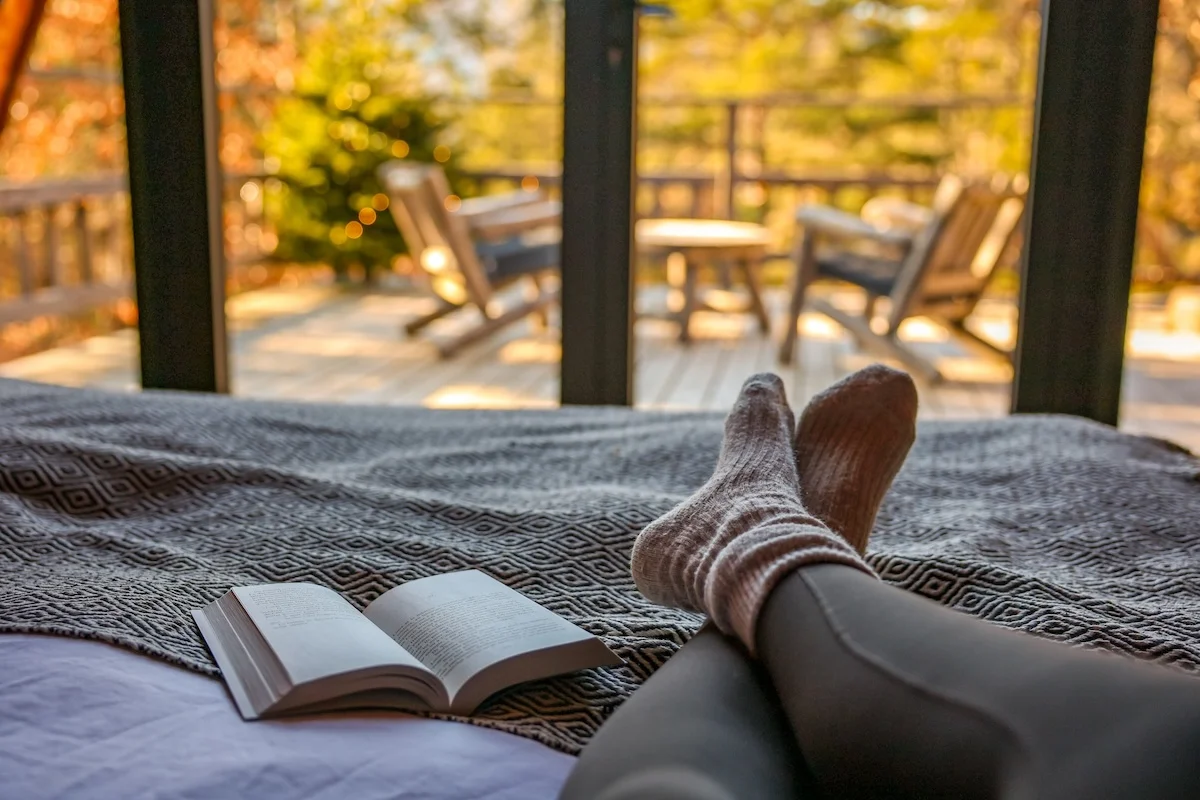 Découvrez l’Aristoloche, une veritable chambre avec jacuzzi privatif, idéal pour un week-end en amoureux entre Alpes et Provence.