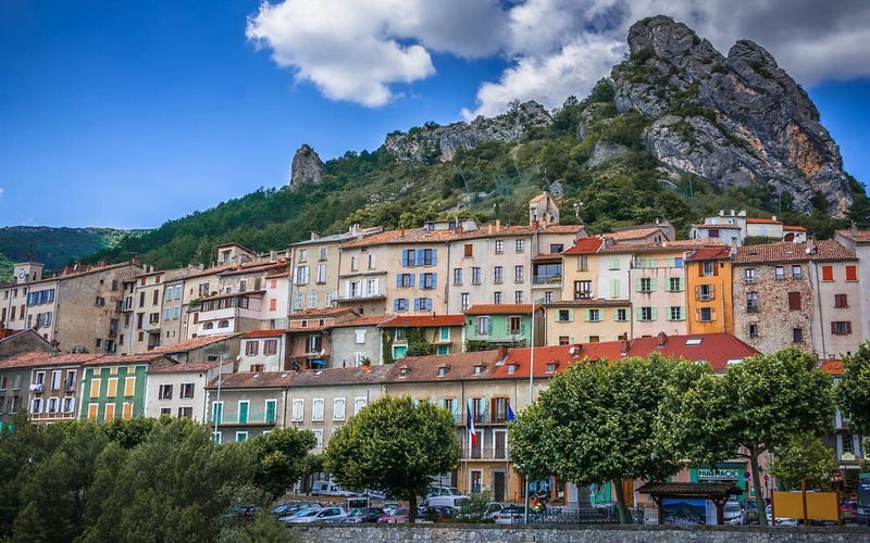 Envie d’un week-end insolite en amoureux ? Profitez de toutes les activités proposées en PACA, dans les Hautes-Alpes.