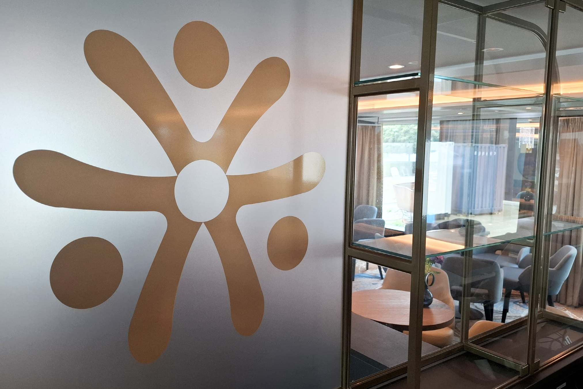 Eindresultaat groot formaat Crystal Glass printfolie in de MPS Century Star