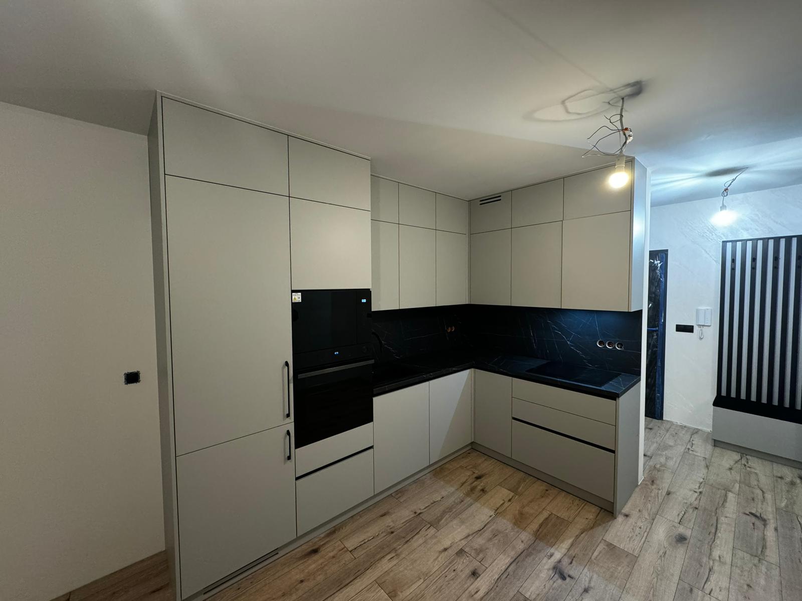 Küche montiert, Bad und Boden renoviert Eigentumswohnung, Düsseldorf Pempelfort