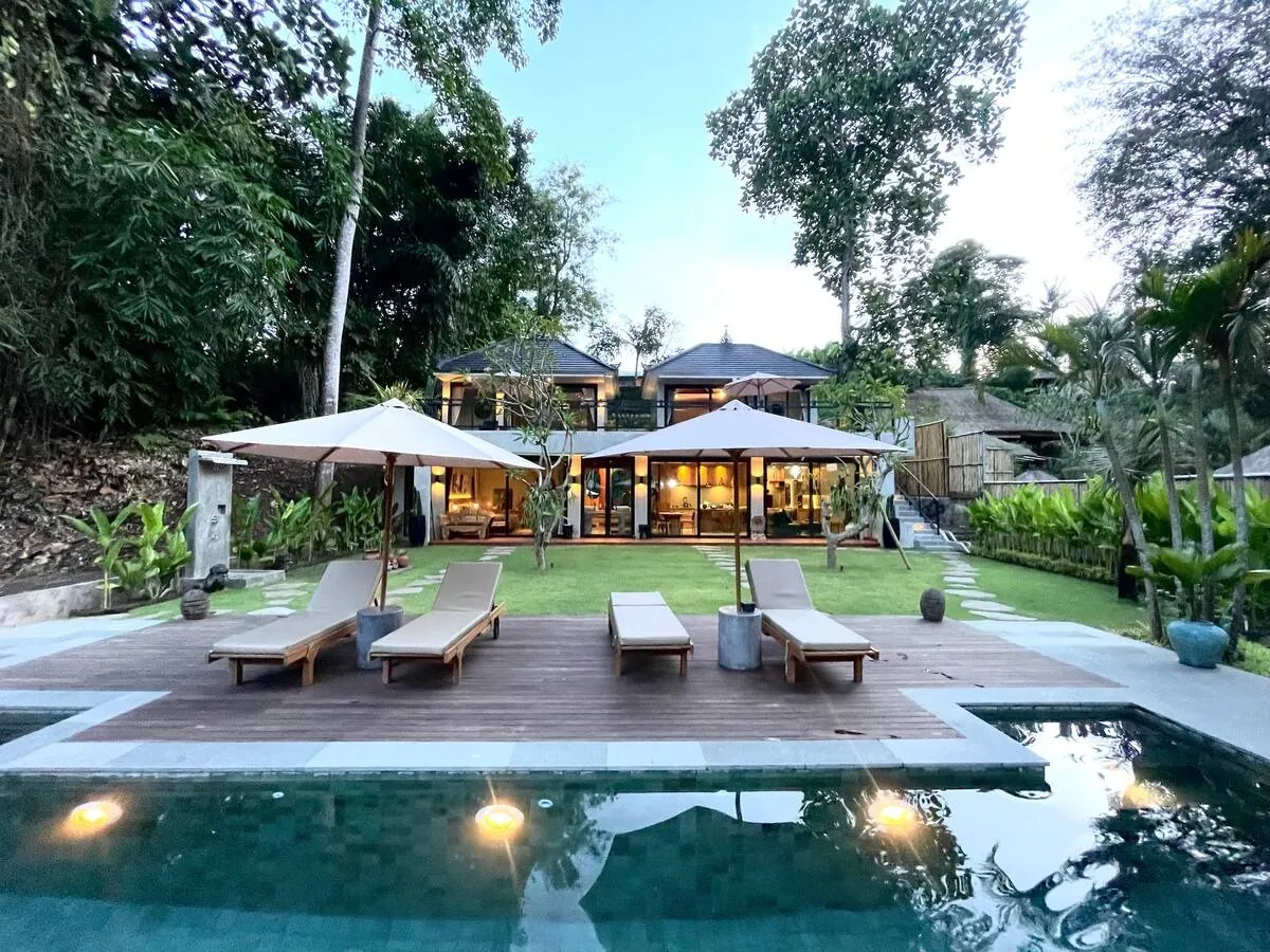 3-Bedroom Villa with Tropical Jungle Ambience in Cepaka