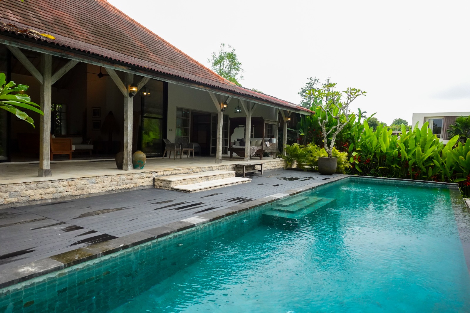 4-Bedroom Riverside Villa with Infinity Pool and Rice Field Views in Buduk