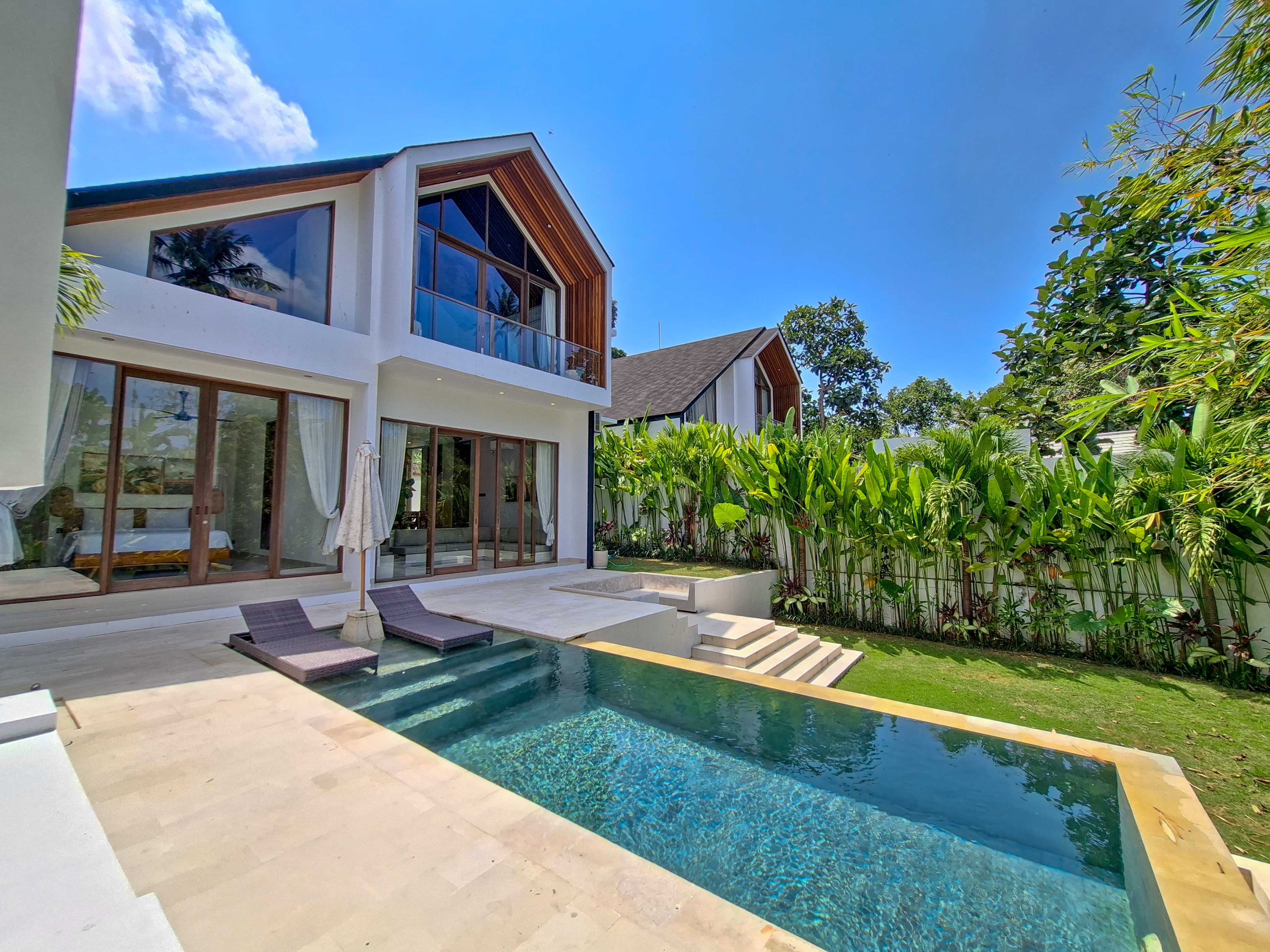 3-Bedroom Jungle Villa and Elegant Riverside Retreat in Tranquil Cepaka