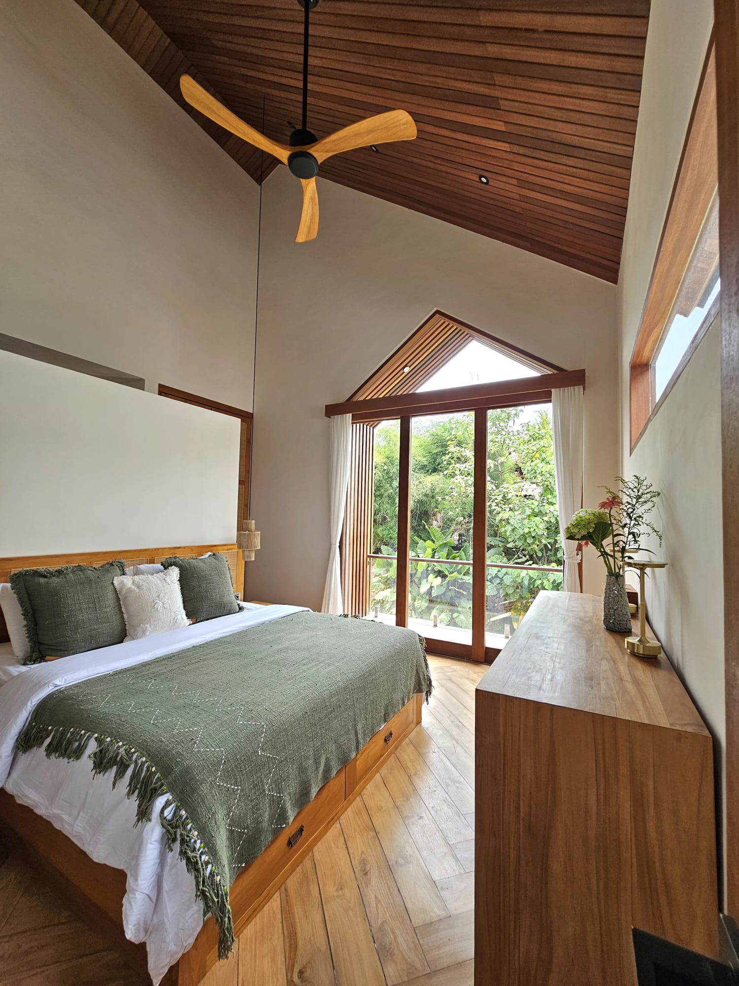 2-Bedroom Villa with Tropical Forest Views in Cepaka