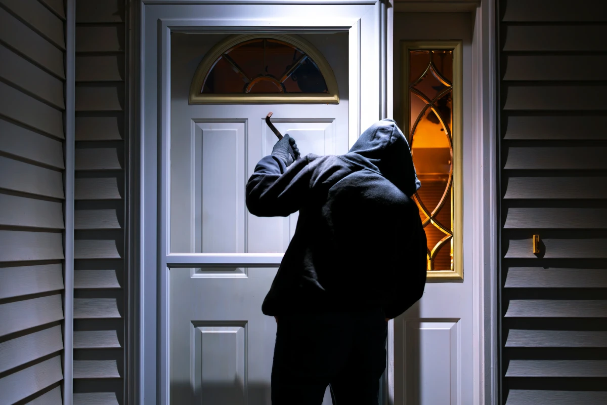 News: Home Security System Los Angeles: The 30-Second Trick Burglars Use to Kill Your Cameras Before They Break In