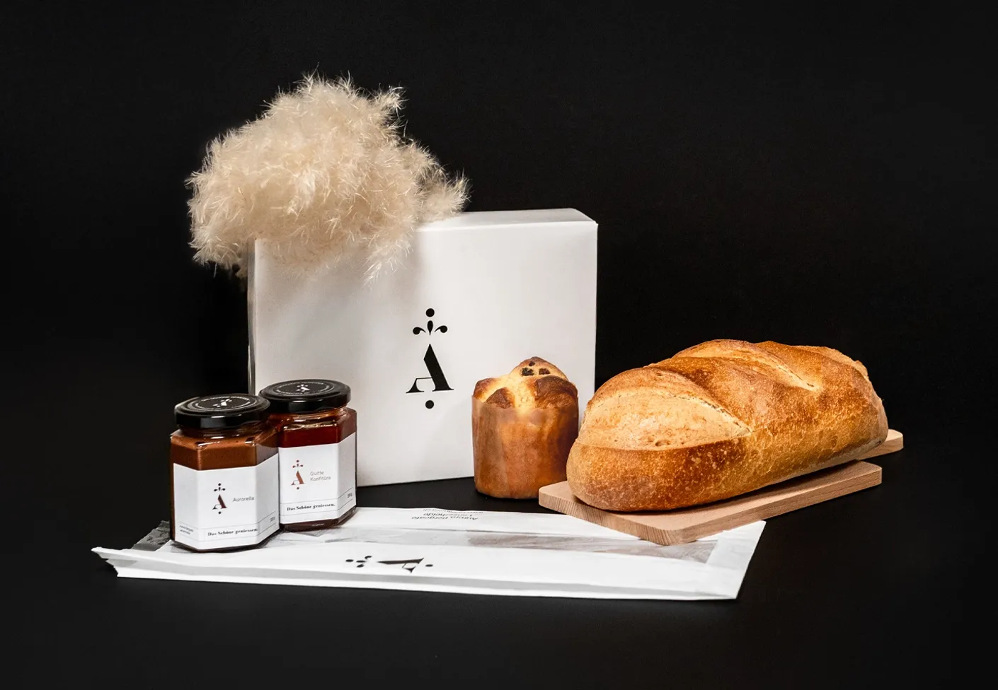1 - Stilleben Brot, Confitüre und Packaging