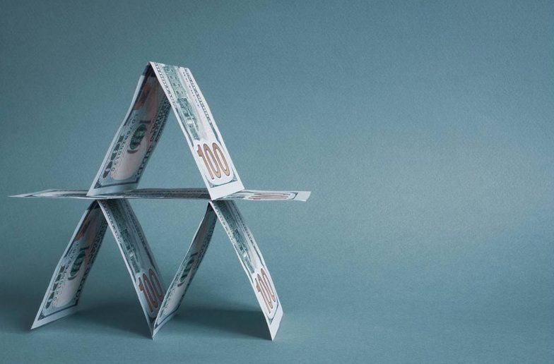 Château de cartes en billets de banque