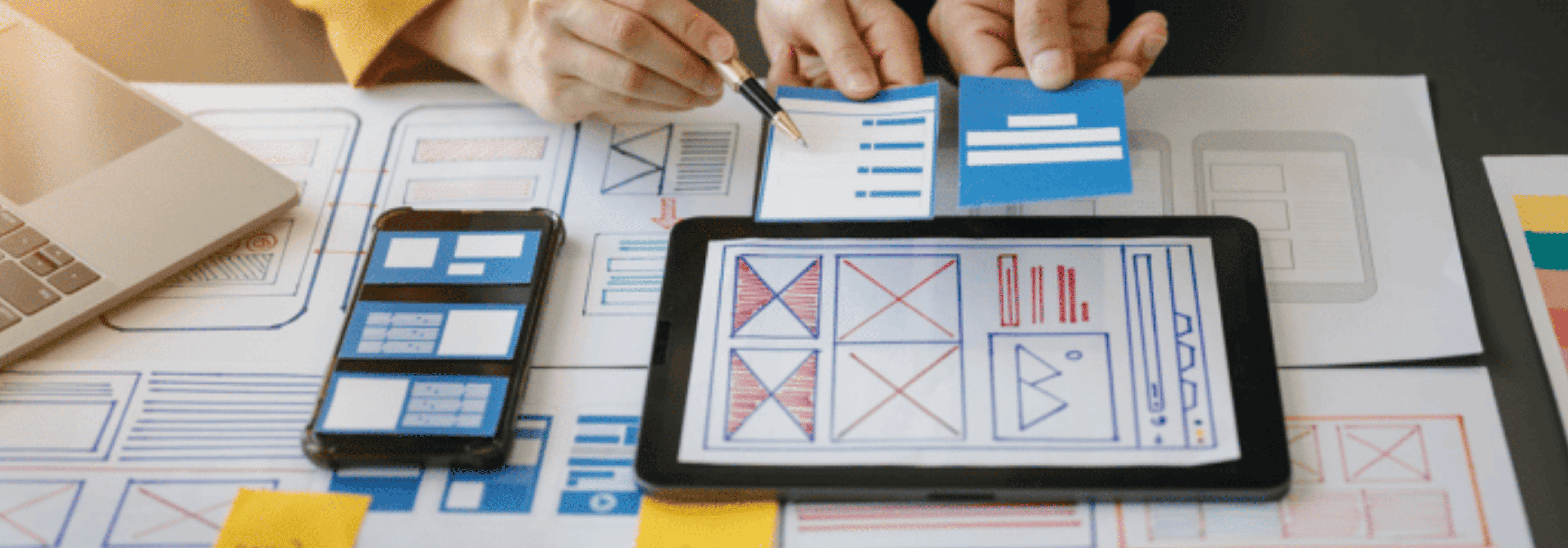 Maquettes d’interfaces web sur tablette et smartphone