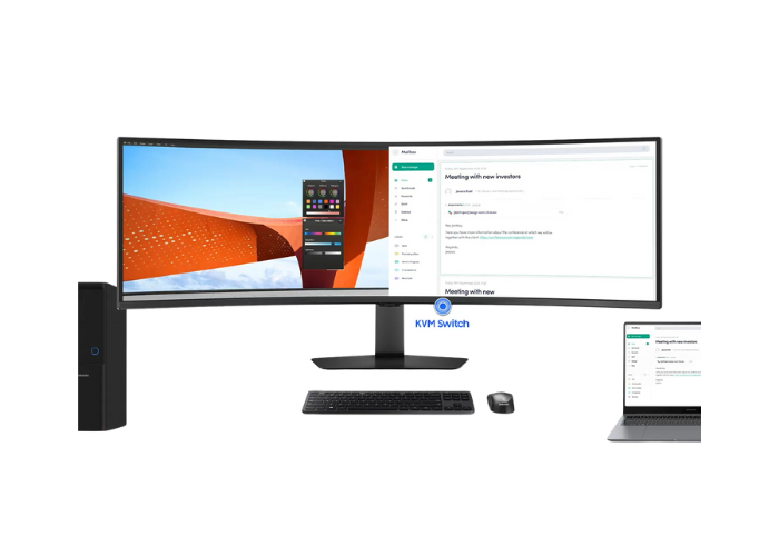 Écran incurvé relié à un ordinateur de bureau et un ordinateur portable avec clavier et souris via un switch KVM.