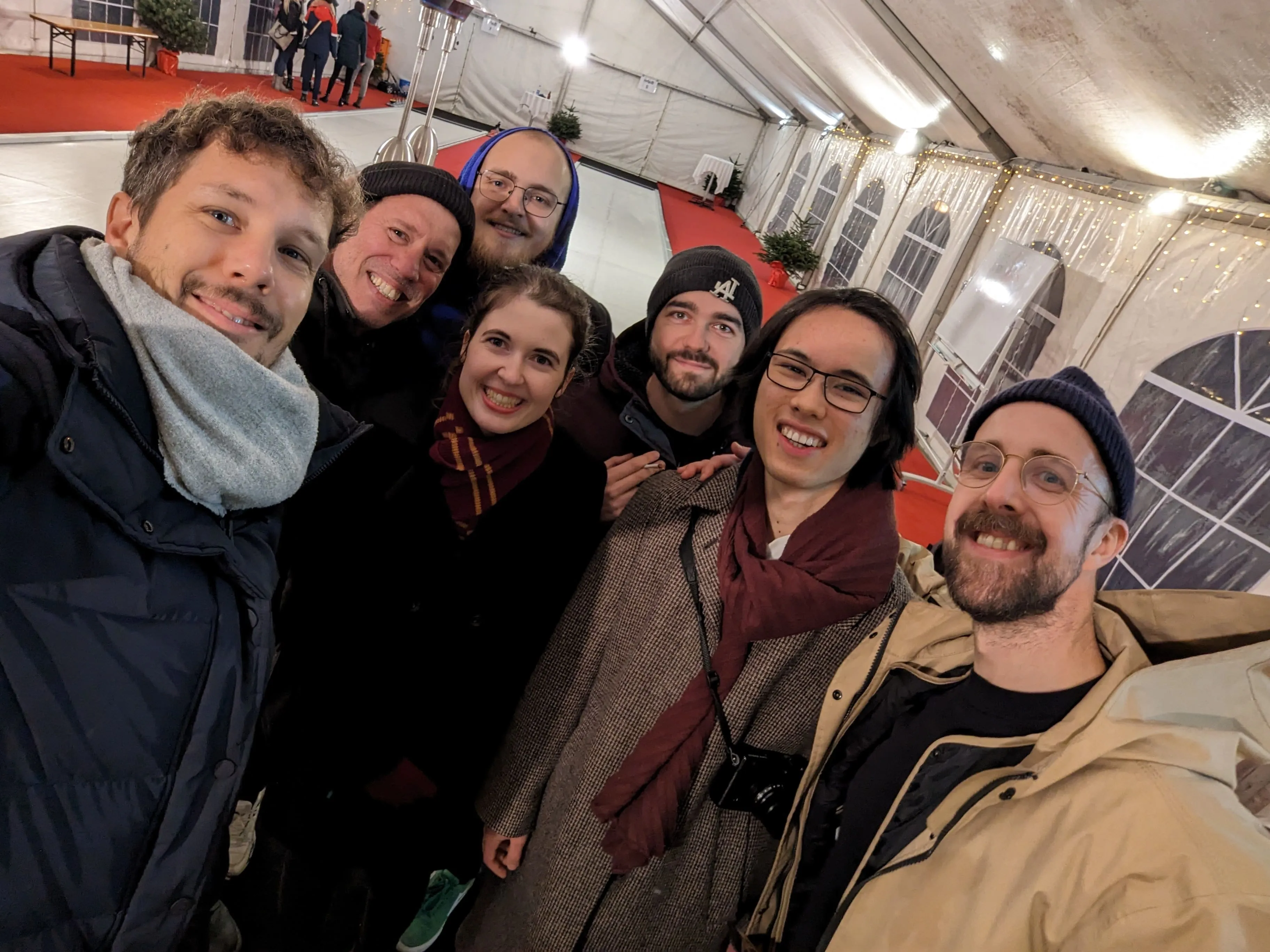 Opposition Studios Team, Gruppenfoto