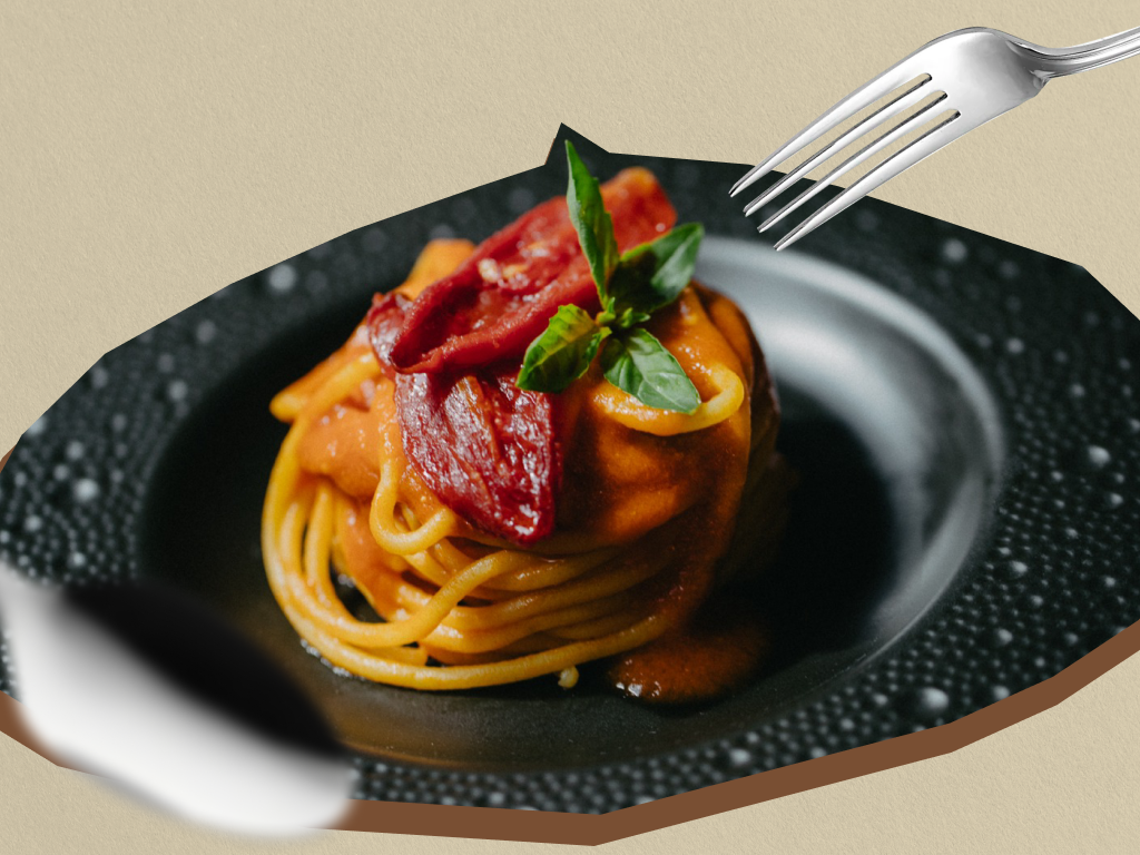 Spaghetti Pasta Livia with tomato sauce, roasted tomatoes and fresh basil, fine dining presentation
