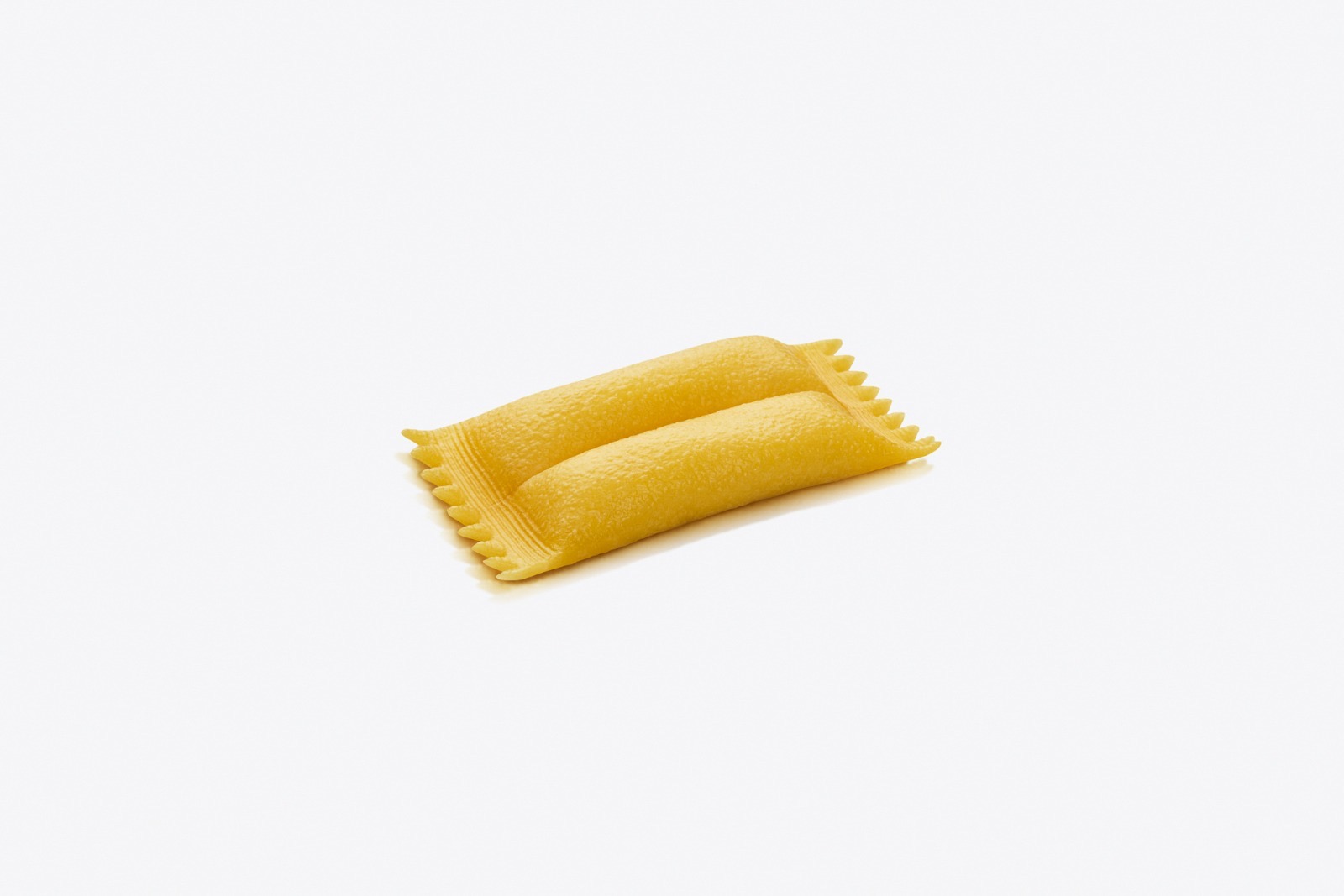 Duetto di Ravioli con Vitello e Crema di Grana — raviolo rettangolare con bordi smerlati e due ripieni