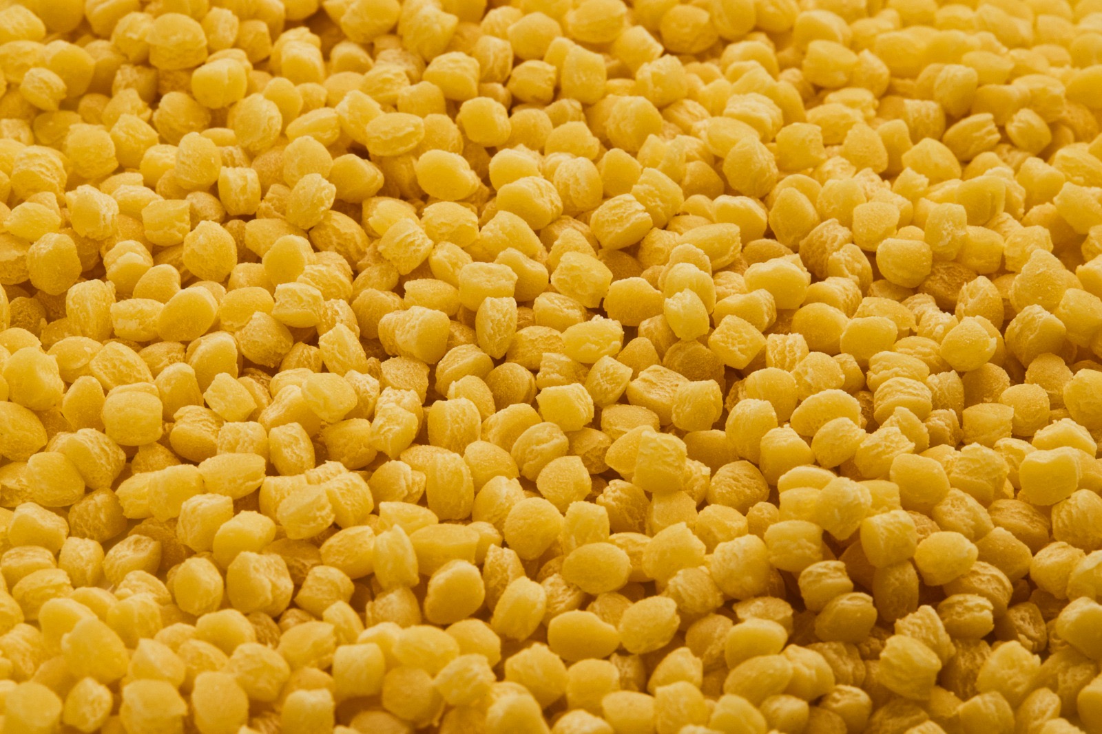 Fregula — perla të vogla paste semoline të arta, qindra kokrra të vogla të rrumbullakosura