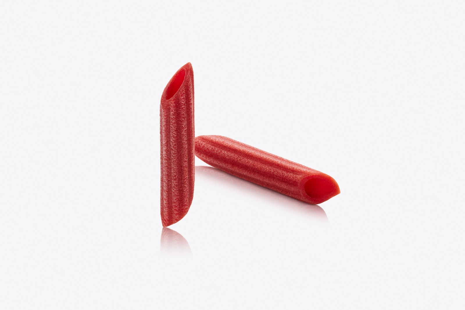 Penne al Pomodoro — penne rigate al pomodoro rosso intenso con superficie rigata