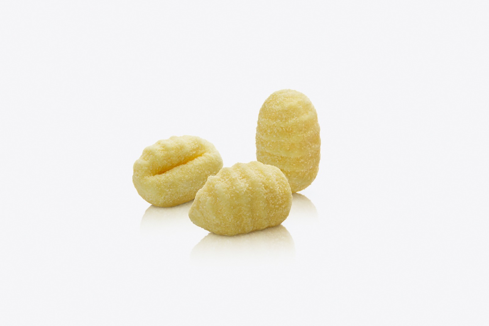 Gnocchi Rigati di Patate — morbidi gnocchi di patate dorati con rigature pronunciate e superficie infarinata
