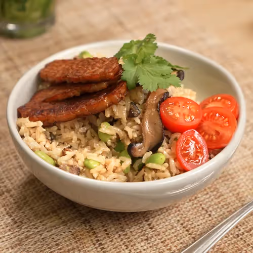 Reispfanne mit Shiitake, Edamame und Tempeh