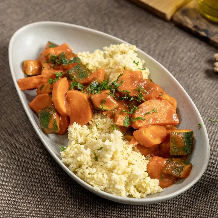 Hirseteller mit Süsskartoffel-Tomatensauce