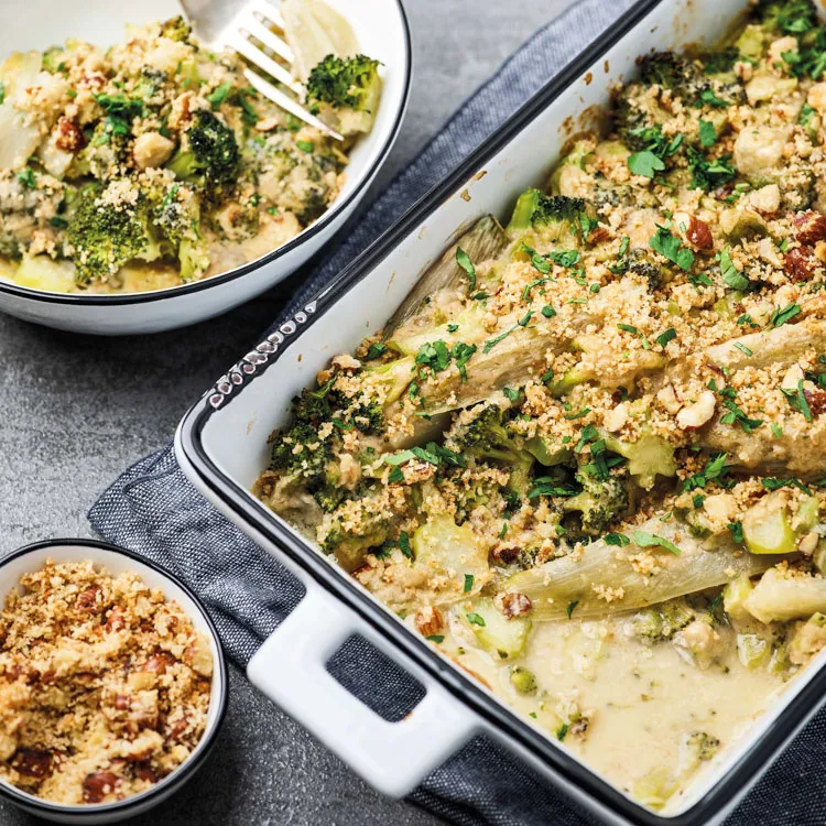Chicorée-Brokkoli-Gratin mit Haselnüssen