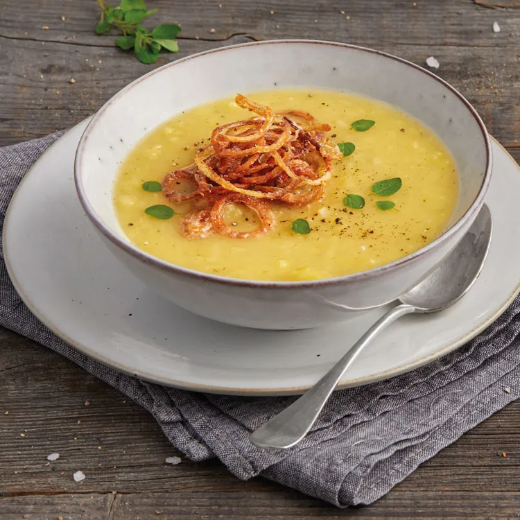 Kartoffelsuppe mit Röstzwiebeln