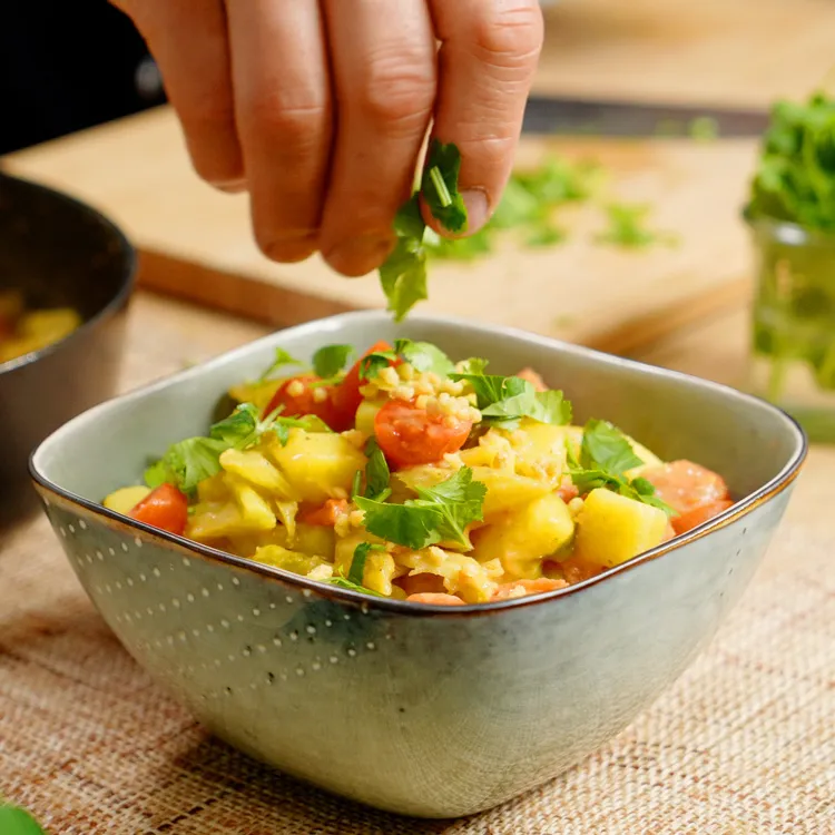 Stangensellerie-Curry mit Tomaten und Sojaschnetzeln