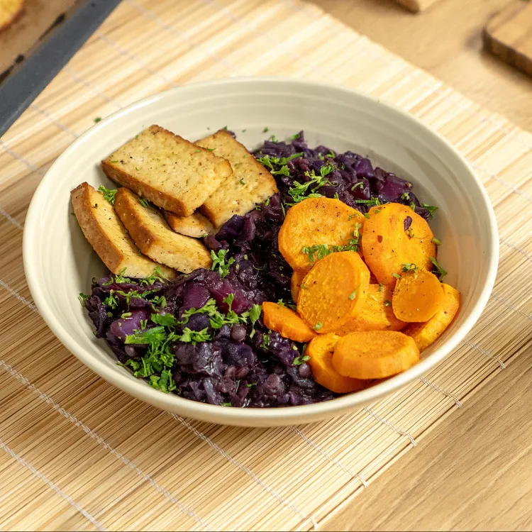 Rotkohl mit Süsskartoffeln und Tofu