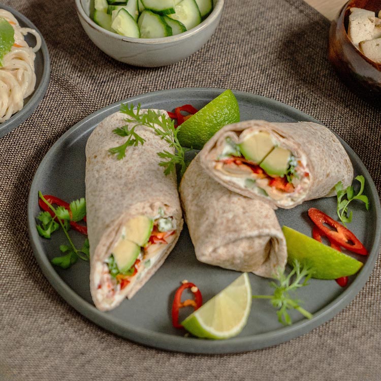 Räuchertofu mit süss-saurem Gemüse im Wrap