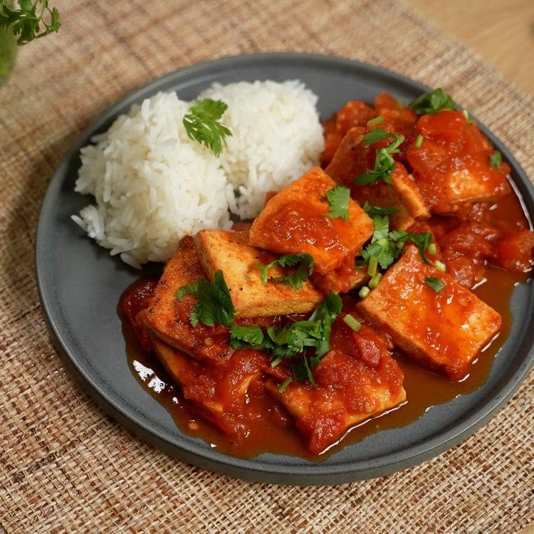 Tofu mit Tomatensauce und Jasminreis