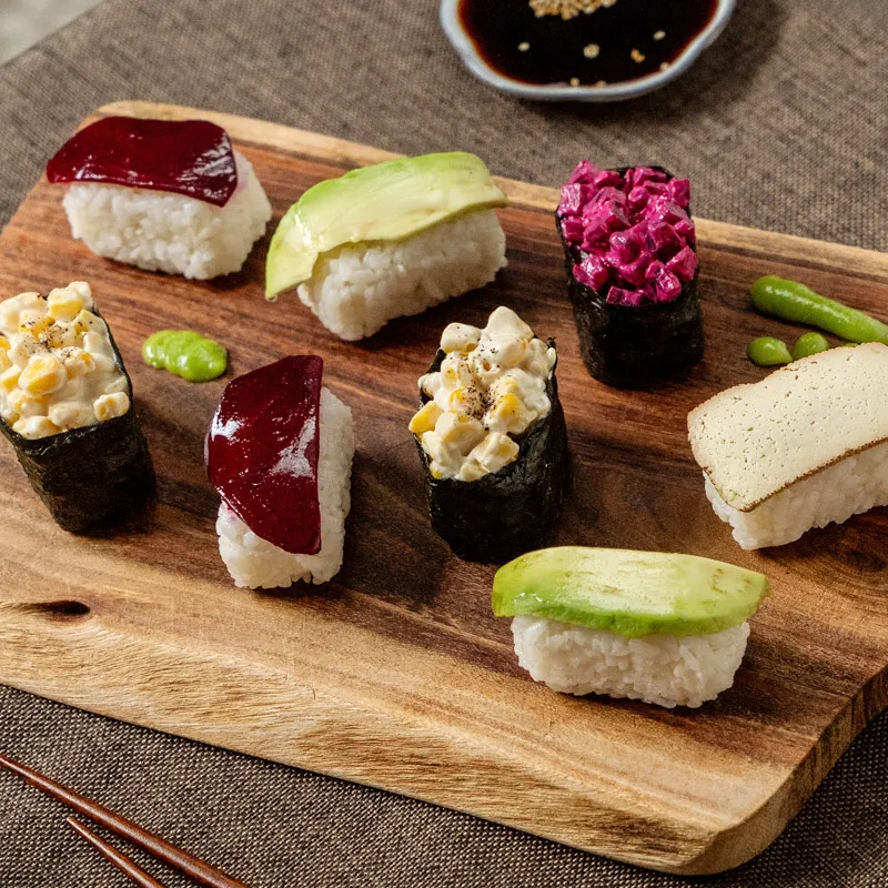 Gunkan Maki und Nigiri-Sushi