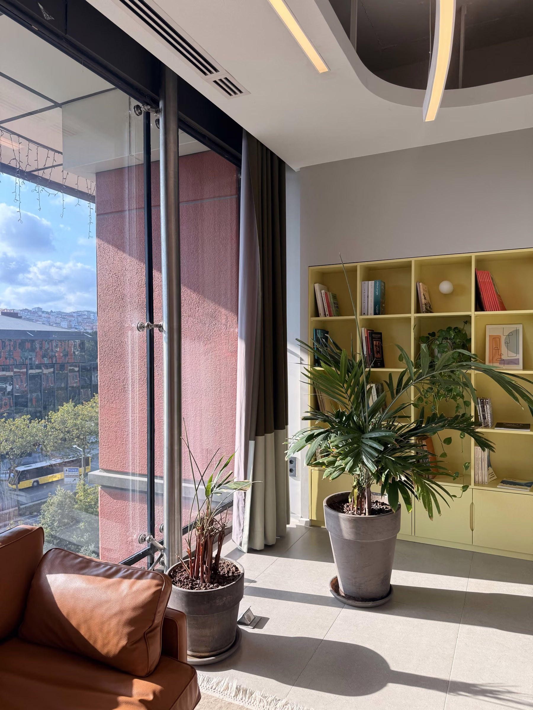A PR workspace where print media, online news, search, and podcast channels are planned together