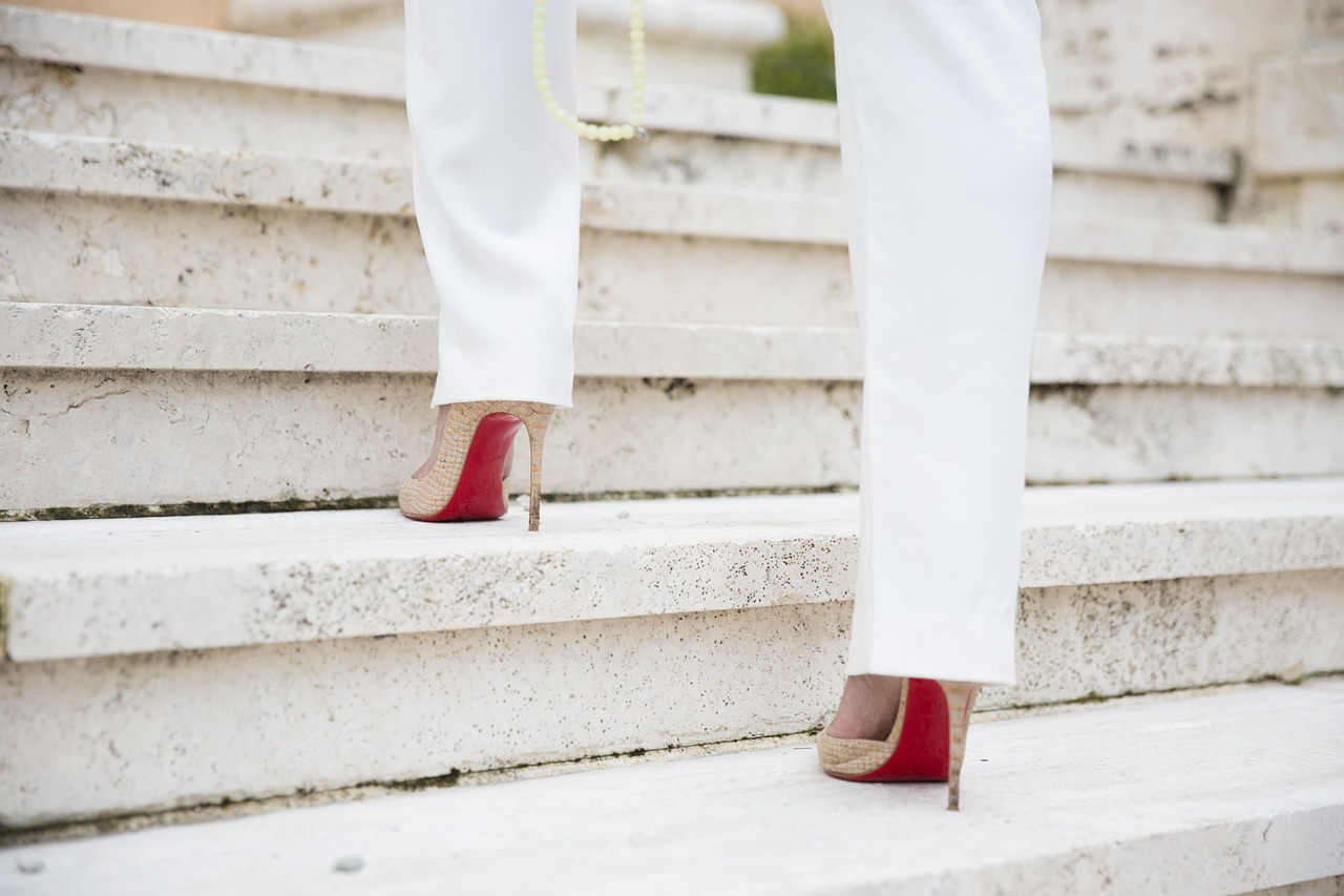Dame mit hohen Schuhen