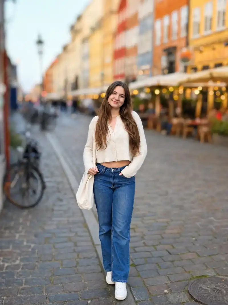 Same photo with AI background blur