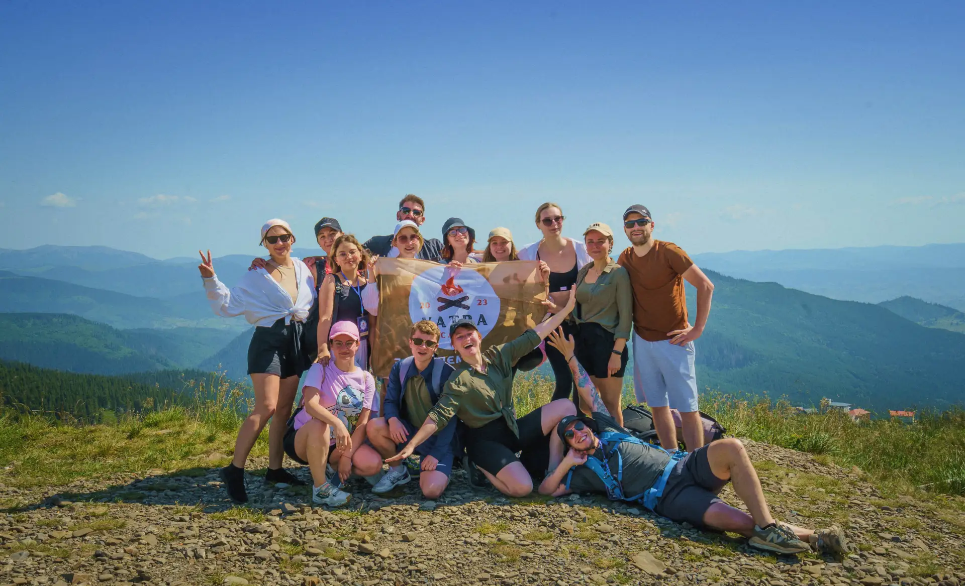 Ватра кемп, табір у горах, із загонами, квестами та танцями