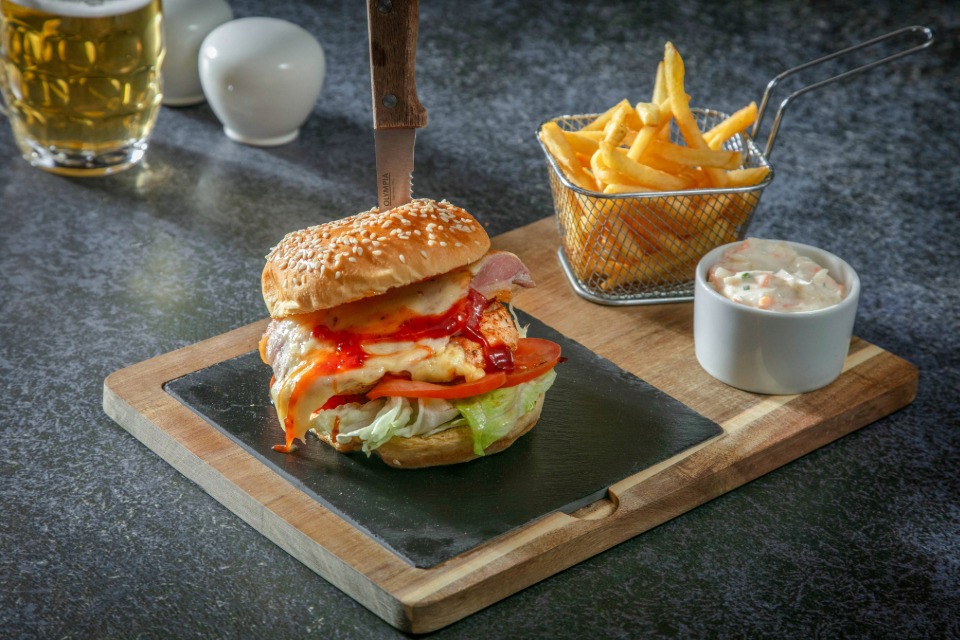 Bradbeer Bistro & Bar burger served on a slate board with skinny fries and homemade coleslaw at Gars