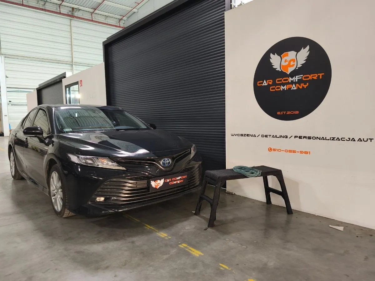 Toyota Camry z wyciszonymi uszczelkami