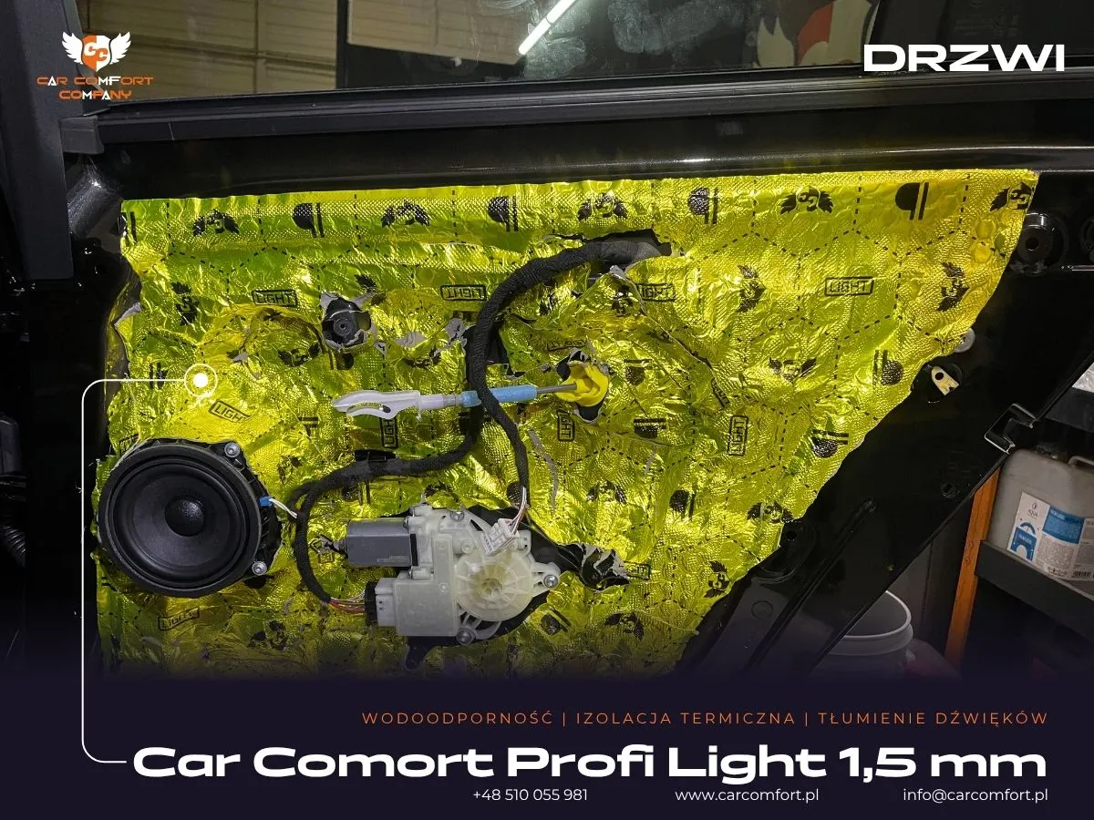 Trzecia warstwa wyciszenia drzwi w BMW M3 G81 – mata Car Comfort Profi 1,5 mm zamykająca otwory technologiczne.
