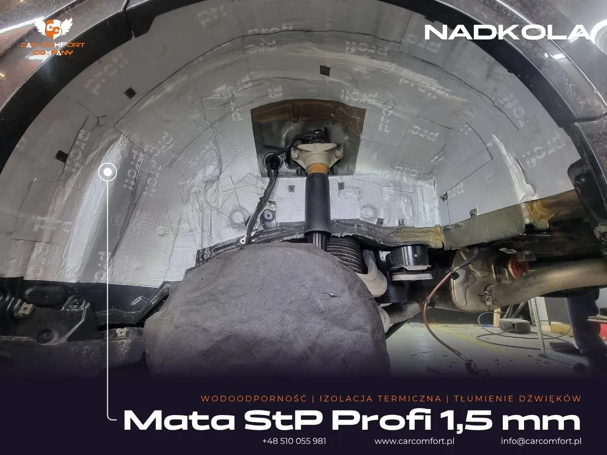 Pierwsza warstwa wyciszenia metalowego nadkola w Audi Q8 – aplikacja maty StP Profi 1,5 mm.