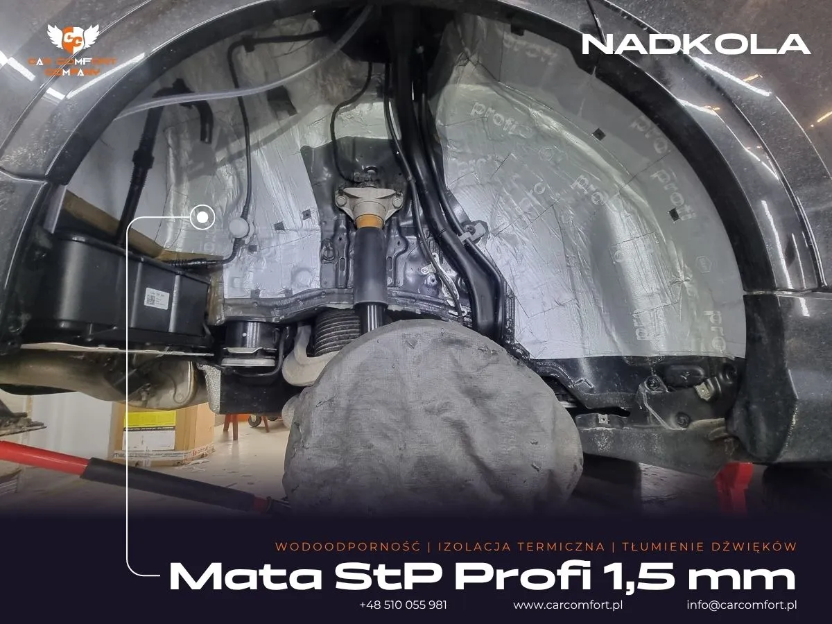 Pierwsza warstwa wyciszenia metalowego nadkola w Audi Q8 – aplikacja maty StP Profi 1,5 mm.