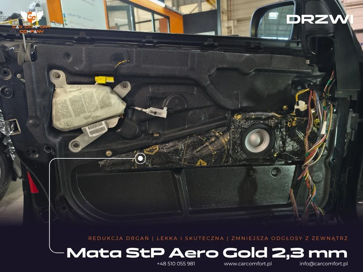 Druga warstwa wygłuszenia drzwi BMW 5 E39 matą StP Aero Gold 2,3 mm, zamykająca otwory technologiczne.