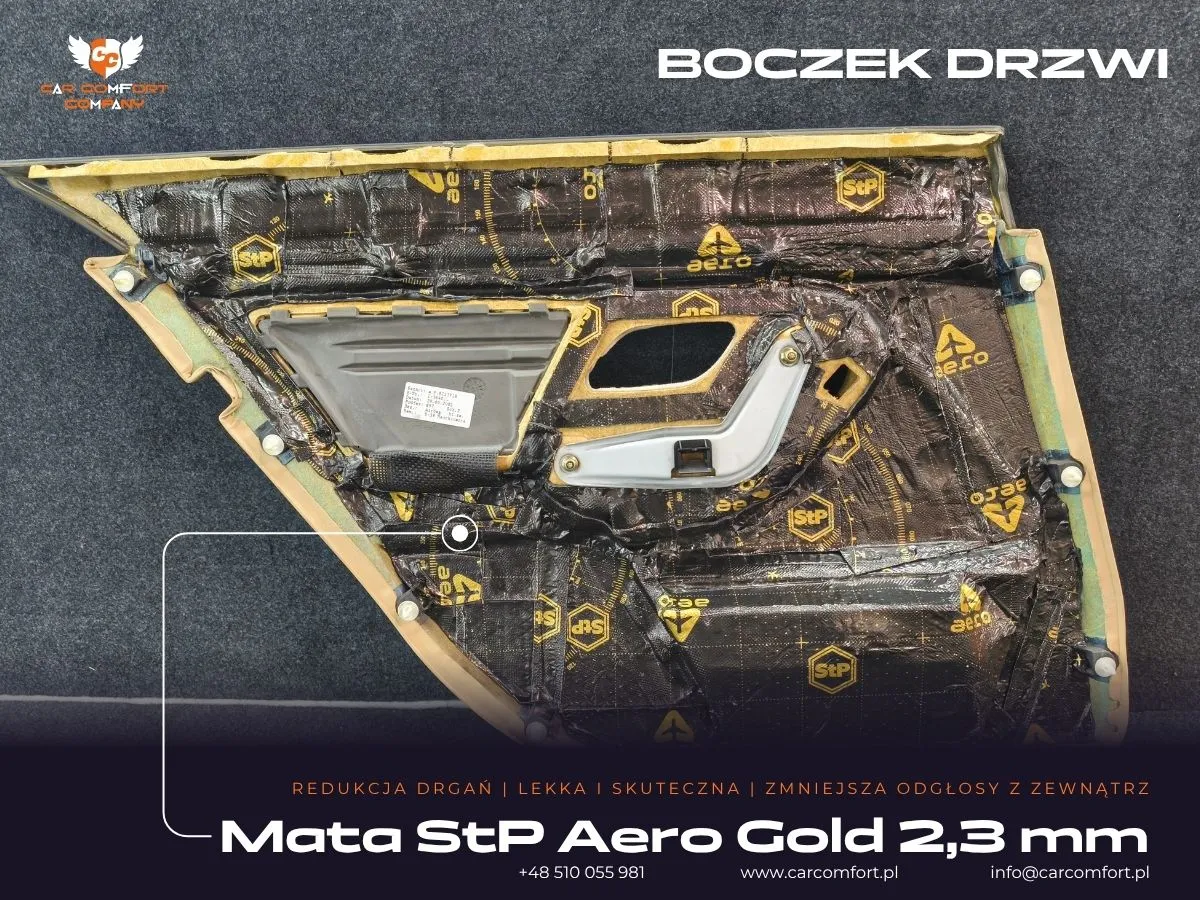 Wygłuszanie boczka drzwiowego w BMW 5 E39 – pierwsza warstwa z maty StP Aero Gold 2,3 mm.