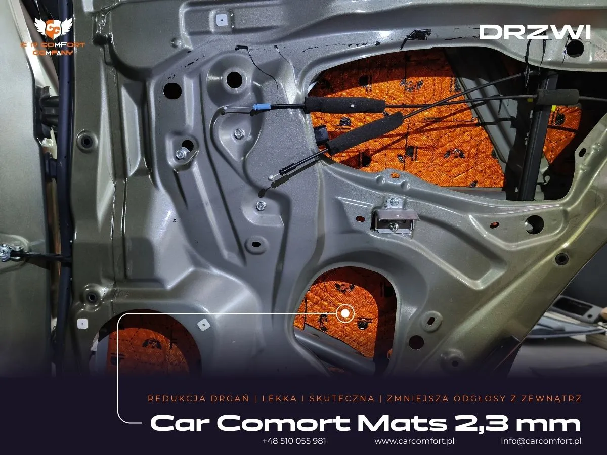 Pierwsza warstwa wyciszenia drzwi Subaru Outback – aplikacja maty Car Comfort Mats 2,3 mm.