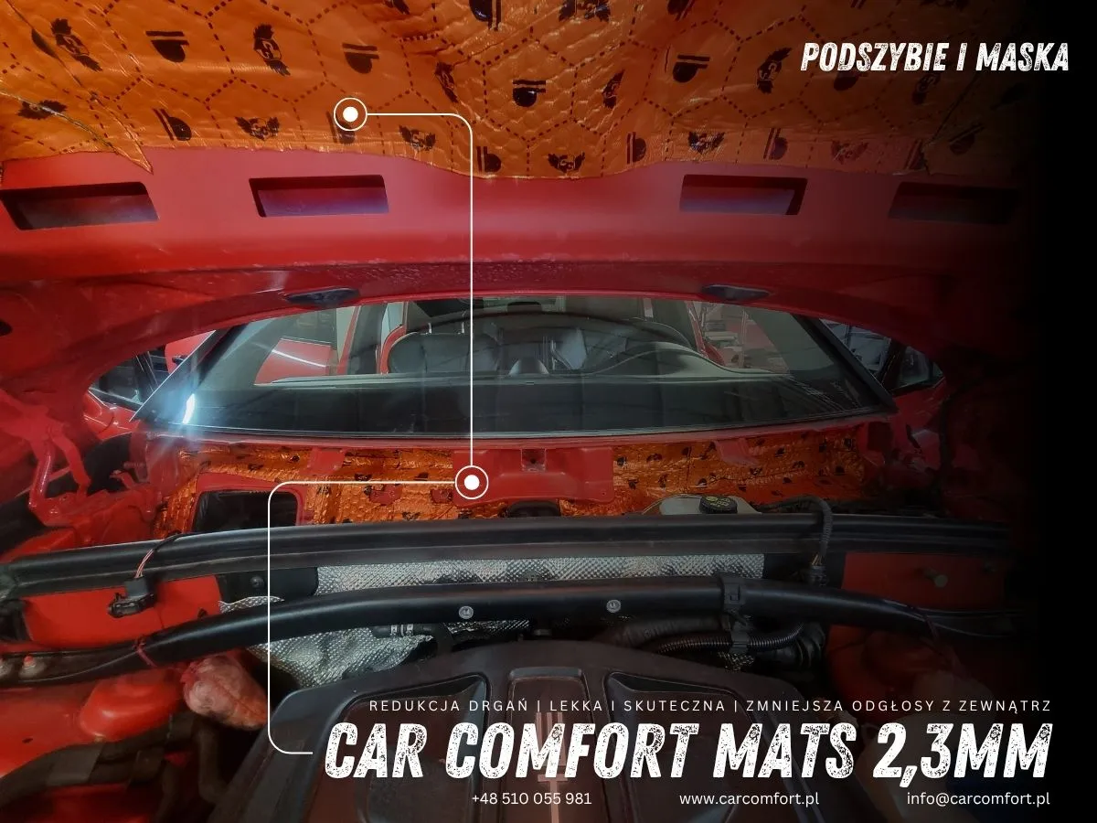 Pierwsza warstwa wyciszenia podszybia od strony kabiny w Porsche Macan GTS matą Car Comfort Mats.